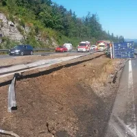 Še vedno nastajajo zastoji v obe smeri.