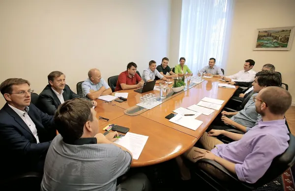 Kadroviki nove koalicijske vlade bodo ta teden končali svoje 
delo.