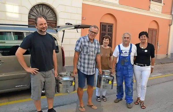 Markočič podaril olje RK