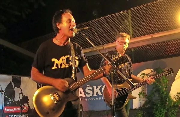 Messerschmidtt ne nastopajo veliko, a so v Hangar bar rado 
prišli.