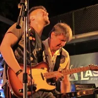 No Rules so razvneli občinstvo, prepričano, da je poslušalo 
koncert leta. 