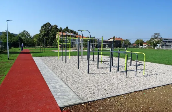 V parku Žaga so postavili orodja za vadbo na prostem in uredili 300 
metrov dolgo tekaško stezo. 