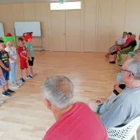 Družile se bodo različne generacije