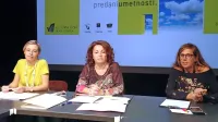 Novo sezono Kulturnega doma Nova Gorica so predstavile (z leve) 
Mateja Poljšak Furlan, Pavla Jarc in Barbara Poša Belingar.
