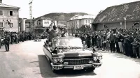 Egiptovskega predsednika Gamala Abdela Naserja, ki je leta 1956 
Postojnsko jamo obiskal v družbi Josipa Broza Tita, je na poti skozi 
mesto pozdravila množica ljudi.
