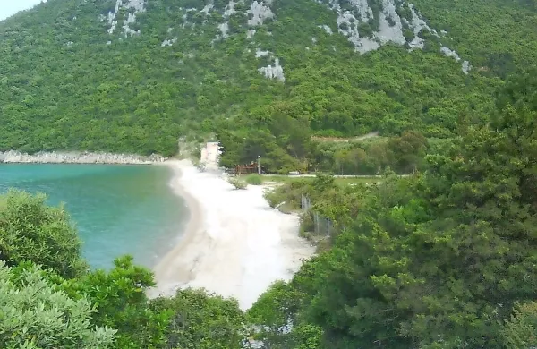 Zaliv Divna na polotoku Pelješac, kjer je modras ugriznil otroka. 