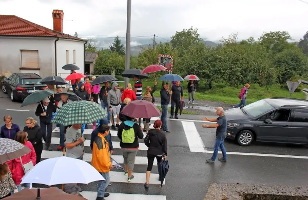 V Jel&scaron;anah krajani protestno ustavili promet