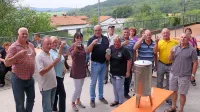 V Vrhpoljah so vaščani včeraj skupaj z županjo Sašo Likavec 
Svetelšek, Igorjem Kastelicem in Daljo Čeranič (v sredini) nazdravili  s kozarčkom vrhpoljske vode.