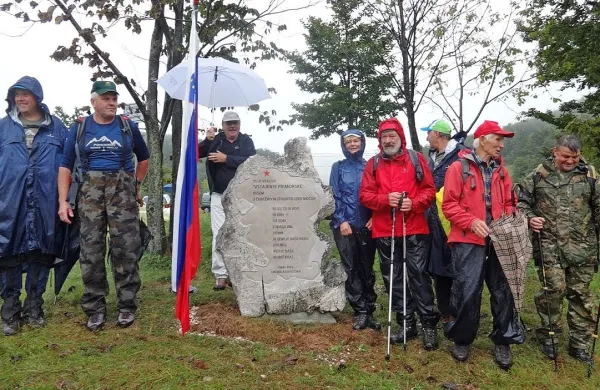 Ne poklon pesmi, pač pa uporu