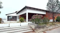  Portoroška Taverna, ki je bila nekdaj priljubljeno shajališče, že dlje 
časa nezadržno propada. Z ruskim lastnikom naj bi zasijala v novi 
podobi.  