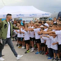 Zvezde na igri&scaron;ču so pregnale oblake in dež