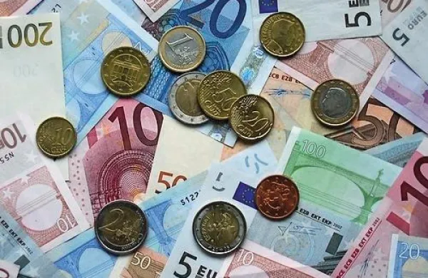 Delavci v atipičnih oblikah zaposlitev si želijo minimalno urno postavko