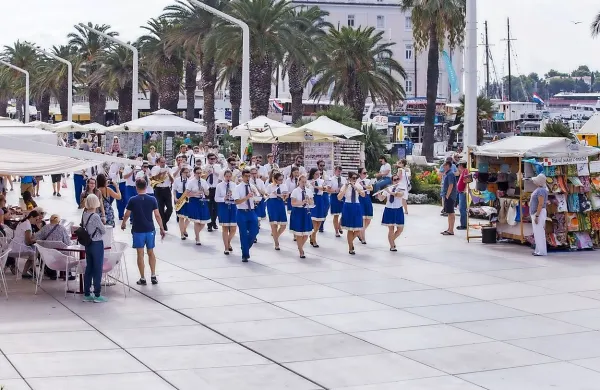 V soboto so korakali po splitski promenadi in navdušili tamkajšnje 
občinstvo.  