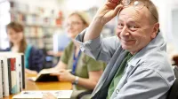  Prevajalec Brane Čop pravi, da Ilija Trojanow ne piše literature, ampak Literaturo. 