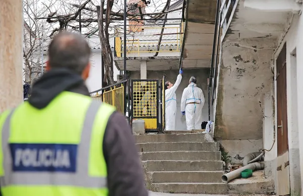 Sodni senat koprskega okrožnega sodišča je za 36-letnega Kraševca, obtoženega dvojnega umora marca lani, odredilo obvezno 
psihiatrično zdravljenje iz razloga neprištevnosti.