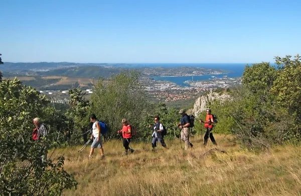 Pot, ki vodi nad dolino Glinščice,  v lepem vremenu ponuja 
čudovite razglede na Tržaški zaliv.

