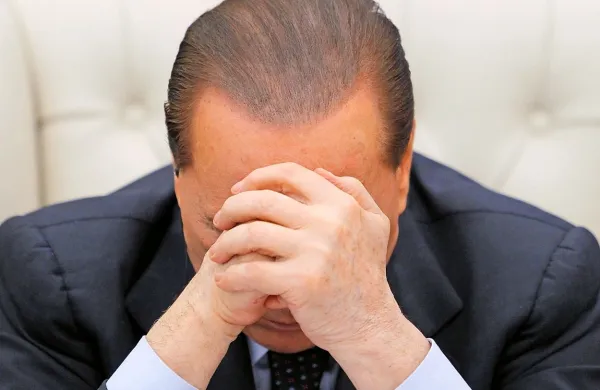 Nekdanji šef italijanske vlade Silvio Berlusconi, ki je bil predsednik 
italijanskega prvoligaša Milana kar 30 let, naj bi se vrnil v 
nogomet.