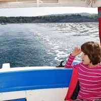 Na ladji in &scaron;e s sladoledom v roki