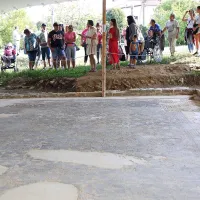 Na ladji in &scaron;e s sladoledom v roki