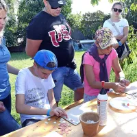 Na ladji in &scaron;e s sladoledom v roki