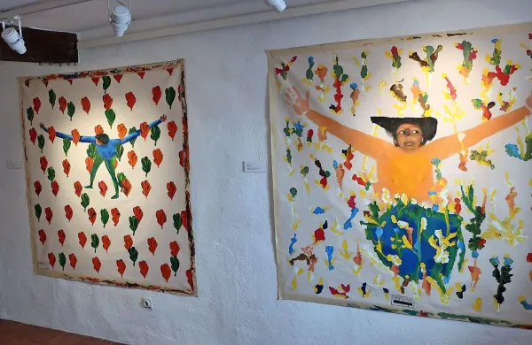 Živko Marušič tudi na letošnjih slikah ostaja  igriv in svoboden.   