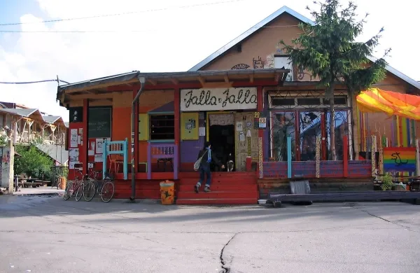 V AKC Metelkova se do ponedeljka obeta pestro dogajanje ob 
praznovanju četrt stoletja od nastanka te avtonomne kulturne 
cone.
