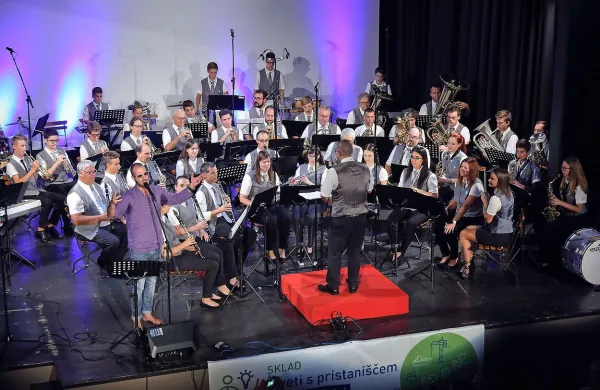 Pihalni orkester z Rudijem Bučarjem ...