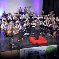 Koncert Na pomolu uspel tudi v premajhni dvorani