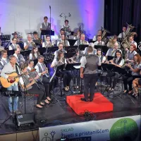 Koncert Na pomolu uspel tudi v premajhni dvorani