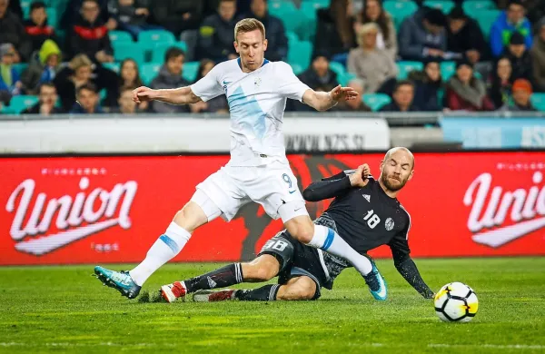 Robert Berić je v Nikoziji Slovenijo popeljal v vodstvo.