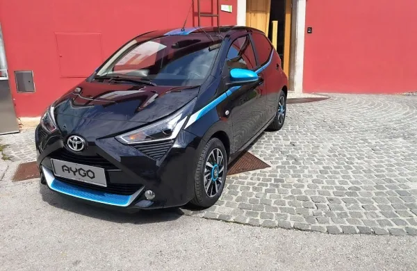 Aygo je še vedno majhen in simpatičen avtomobilček.