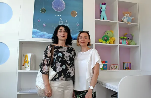V novi ambulanti, ki so jo uradno predali namenu včeraj, bosta za otroke skrbeli zdravnica Jelena 
Pajović (desno) in medicinska sestra Bernarda Udovič Tomšič.