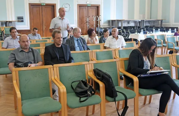 Župani severnoprimorske regije so na današnji seji govorili 
predvsem o projektih, ki jih želijo v prihodnjih letih uresničiti v 13 
severnoprimorskih občinah.