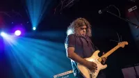 Skupino Disciplin A Kitschme  že 35 let vodi  sloviti basist in ustvarjalec Dušan Kojić - Koja.