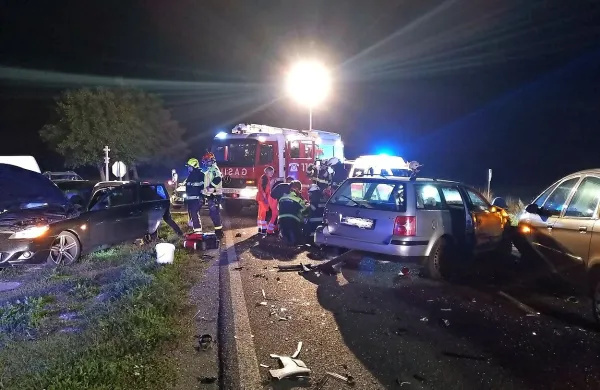 Nesreča pri Selcah se je v sredo zvečer končala s trkom štirih 
voznikov.