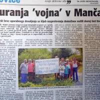 Na farmo v Mančah so kljub ostremu nasprotovanju krajanov 
vselili približno 6000 puranov. 