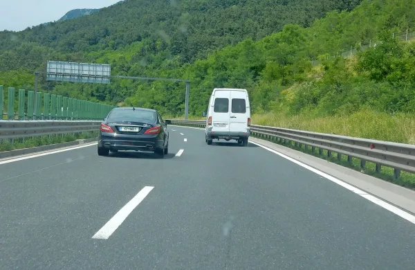 Poleg rušitve in preureditve cestninske postaje Nanos bodo v 
sklopu gradbenih del obnovili tudi voziščno konstrukcijo hitre 
ceste Razdrto-Vipava ter razcep Nanos.