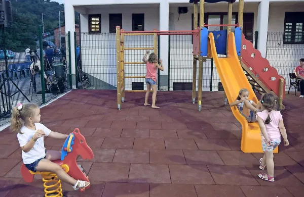 V Dolu imajo novo igri&scaron;če in večnamensko plo&scaron;čad