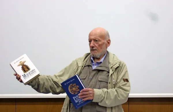 Umrl je etnolog Zmago Šmitek.