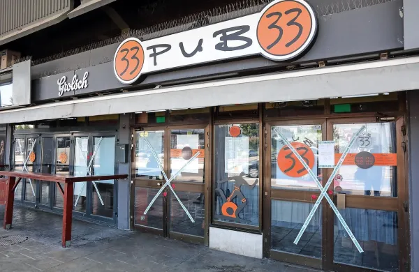 Danes je Finančna uprava Republike Slovenije (Furs) zapečatila 
priljubljeni lokal pod koprskim stadionom Pub 33.
