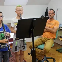 Na  odprtem dnevu GŠ Idrija so učenci in profesorji pouk izvedli 
pred obiskovalci. 