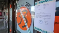 Finančna uprava je včeraj dopoldne zapečatila Pub 33 pod 
tribunami koprskega stadiona.