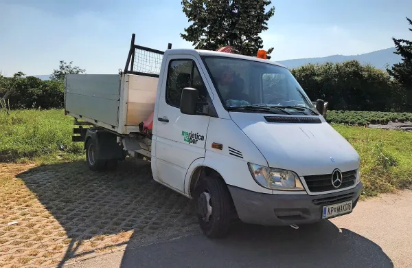 Po filmskem lovu na avtocesti  je bil beli tovornjak v ponedeljek popoldne znova v rokah delavcev 
Marjetice.


