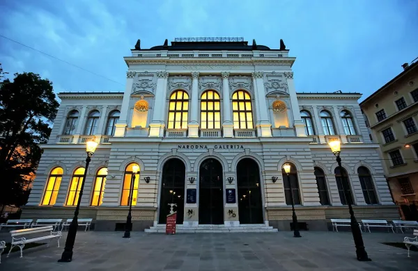 Narodna galerija praznuje okroglo stoletje, nekaj let manj pa 
domuje v Narodnem domu. 