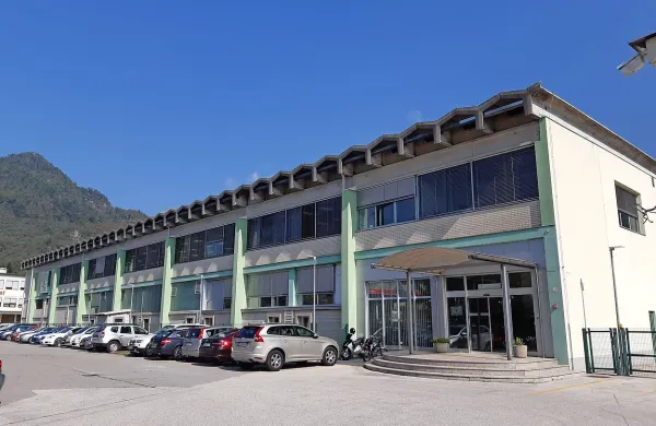 Delavci v podjetju Tik Kobarid, ki izdeluje medicinske pripomočke 
za enkratno uporabo, zahtevajo višje plače.
