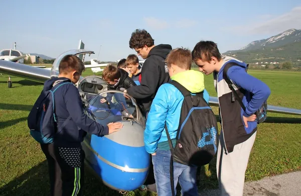 Na InCastri 2018 bo dejavnost in poklice predstavilo skoraj 50 
podjetij in društev. Na fotografiji je utrinek z lanske izvedbe 
InCastre. 