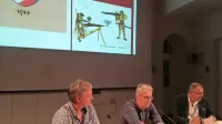 Dr. Vojko Pavlin (prvi levo) in dr. Miha Kosi sta svoje ugotovitve nedavno 
predstavila v Ljubljani. Dogodek, ki se ga je udeležilo pretežno strokovno 
občinstvo, je povezoval dr. Peter Štih.