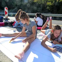 Obalo med Koprom in Izolo so zavzeli &scaron;olarji in dru&scaron;tva