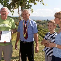 Turistični novinarji na trgatvi pri Marinku Rodici
