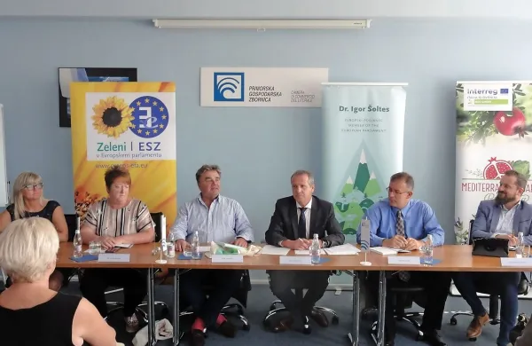 O razvojnih priložnostih Istre so včeraj govorili (z leve) Ingrid Mahnič, Patricija Pirnat, Ivan Jakovčić, Igor Šoltes, Robert Rakar in Andrej Medved.
